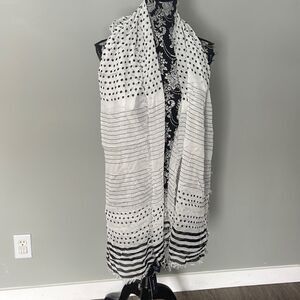 Lord & Taylor NEW White/ Black scarf